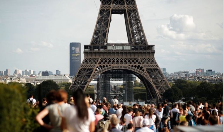 France may have reached peak of 5th COVID wave