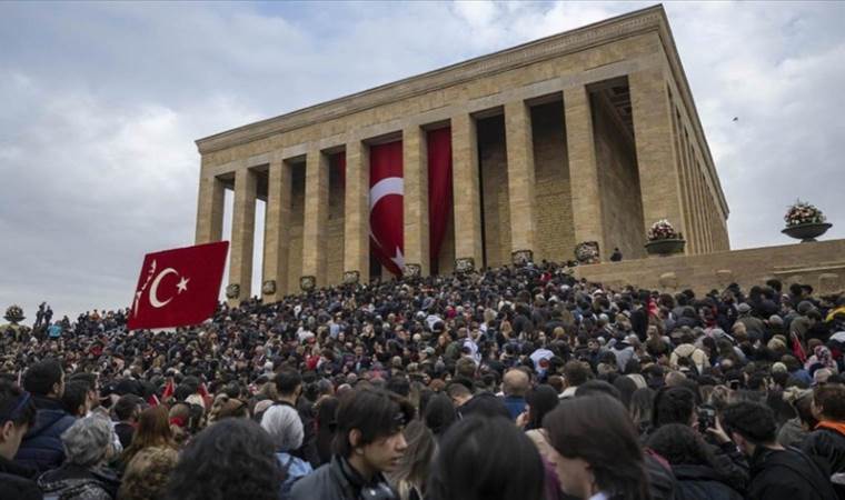 Visitors rush to Anitkabir in order to pay their respects