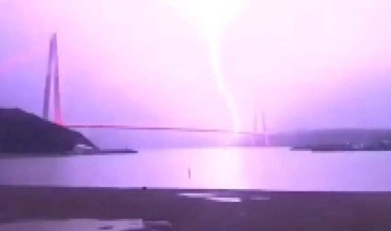 Lightning strikes Yavuz Sultan Selim Bridge