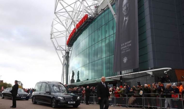 Thousands of fans welcome Charlton funeral cortege at Old Trafford