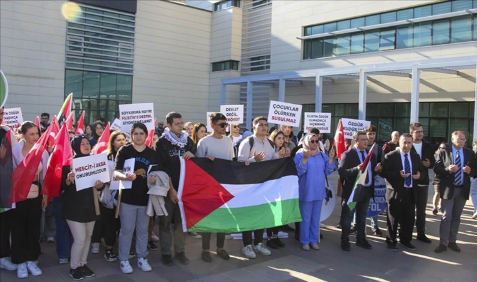 Turkish academics condemn Israel, call on global community to act for Palestine