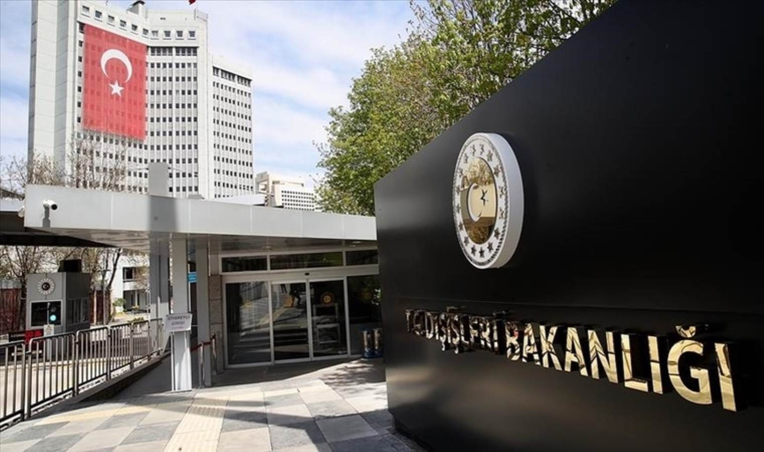 Turkey begins evacuation of citizens from Gaza to Egypt