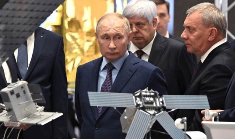 Putin aims to have Russian space station by 2027