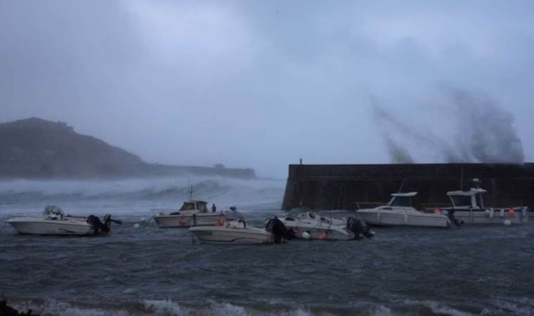 Storm Ciaran kills 2, lashes Europe with strong winds and rain