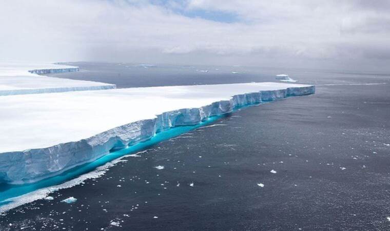 World's biggest iceberg sets sail after 30 years stationary in Antarctica