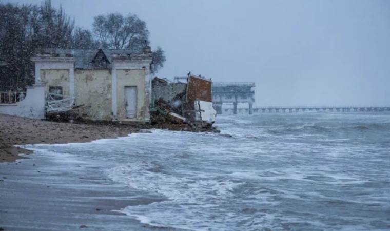 Three dead as storm hits Crimea and Russia's Black Sea coast
