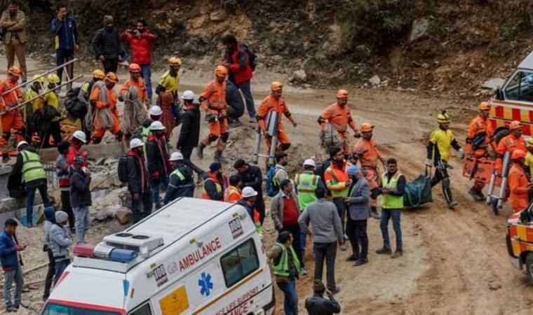 Rescuers reach 41 men trapped in Indian tunnel