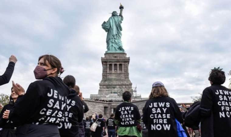 Jewish-led peace activists protest at Statue of Liberty to demand Gaza ceasefire