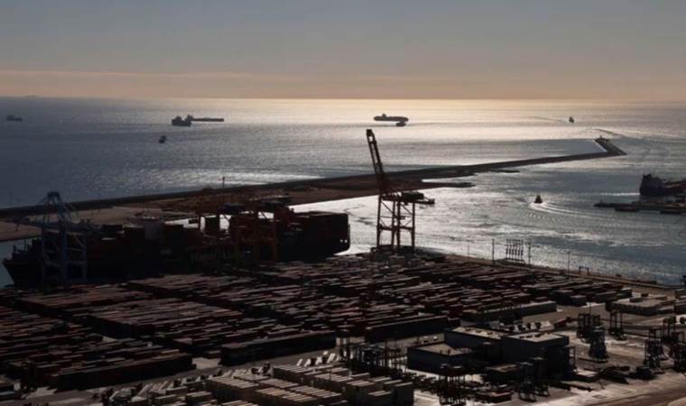 Barcelona dockers refuse to handle military material amid Gaza war