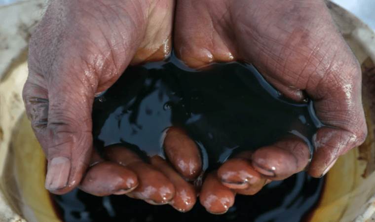 Oil prices shed 10% in 2023 as supply, demand concerns weigh