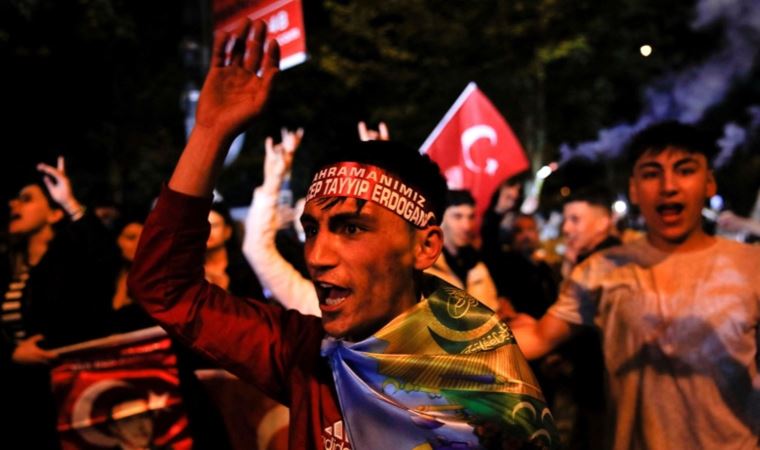 Turkey faces election runoff, Erdogan seen with momentum
