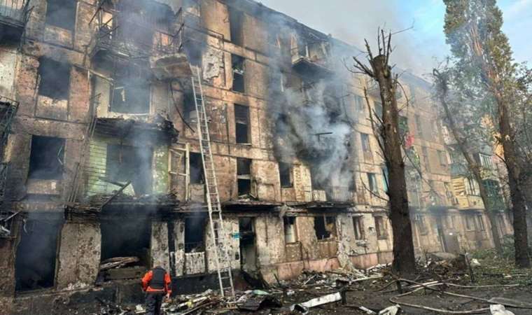 Russia kills 11 in strike on Ukraine; Kyiv says troops make gains