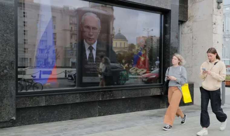 Russian TV airs Wagner rebellion briefly, then switches to documentary on caviar