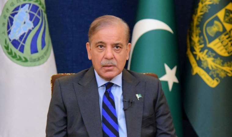 Pakistan’s coalition government to step down next month for October elections