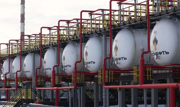 Russia's oil, gas revenues drop by 47% in 1st half of 2023