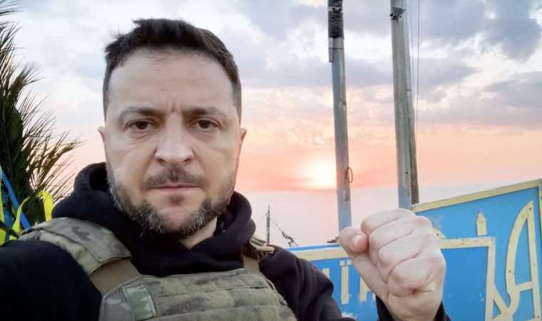 Ukrainian president visits strategic Zmiinyi Island in Black Sea