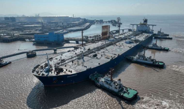 Oil prices wobble on worries over China economy, US rate path