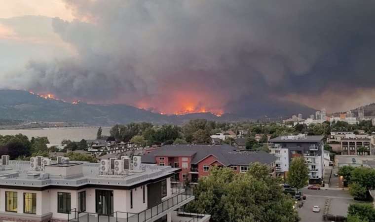 20,000 Yellowknife residents evacuated due to wildfire in Canada