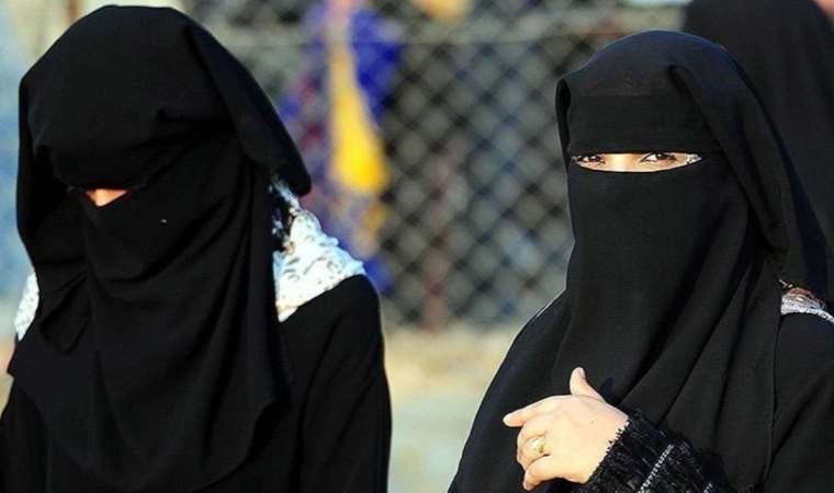France plans to prohibit abaya overgarments in schools