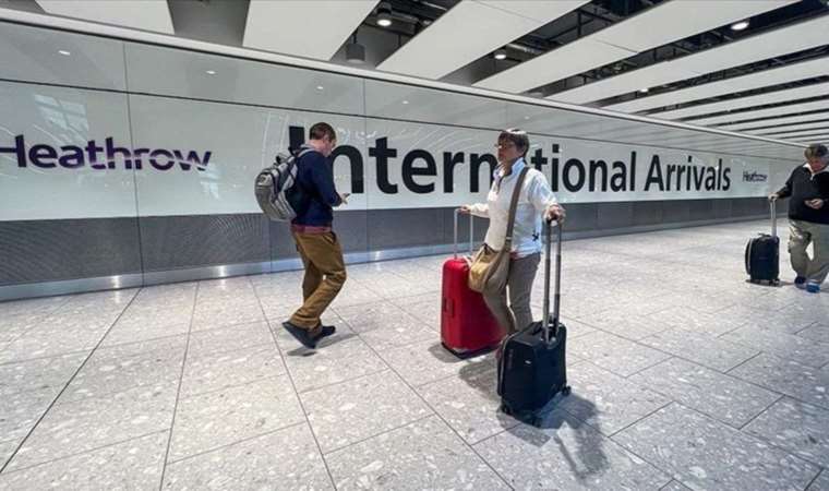 UK air travel crisis could extend for days; passengers advised to plan accordingly