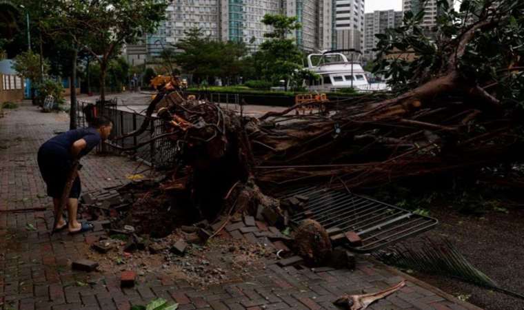 Typhoon saola makes landfall in Guangdong after slamming Hong Kong and Macau