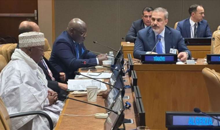 Turkish foreign minister takes part in meeting of Organization of Islamic Cooperation