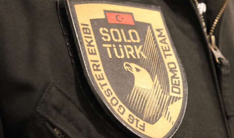 Turkish aerobatics team SOLOTURK leader says their maneuvers are 'painting in the air'