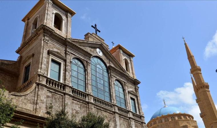 Israeli warplanes target vicinity of 2 churches, hospital in southern Beirut