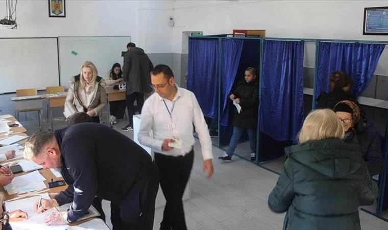 Ultranationalist candidate leading in 1st round of Romania's presidential election