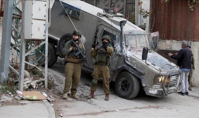 Israeli army conducts raids in West Bank