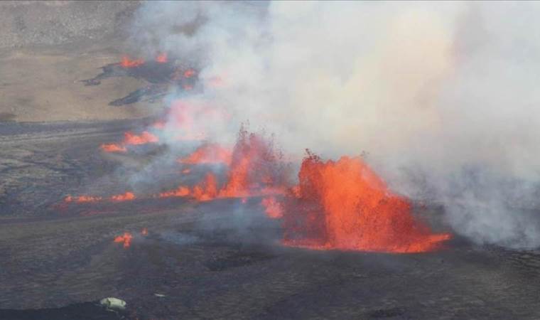 Kilauea Volcano erupts on Hawaii Island