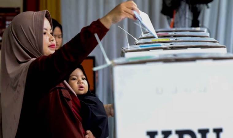 Indonesia counts votes in presidential race amid calls for transparency