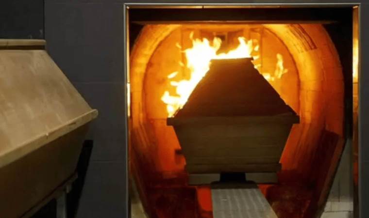Dead woman awakens moments before cremation