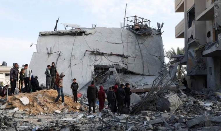 Israel escalates assault on Gaza, targets largest hospital