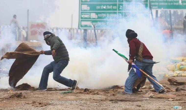 Indian farmers' protest: Tear gas used, govt proposes talks