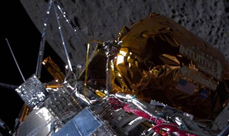 US achieves first moon landing in 50 years