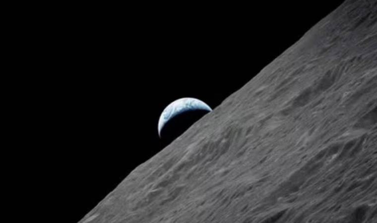Moon cargo sparks legal debate: Human ashes and drink containers in focus