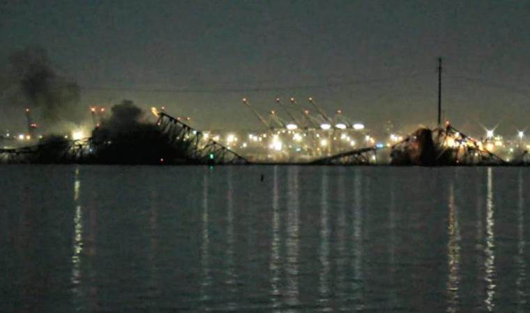 Container ship hits the Baltimore Bridge, collapsing it