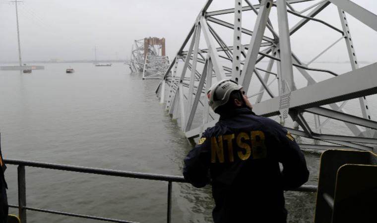 Why did the Baltimore bridge collapse and what is the death toll?