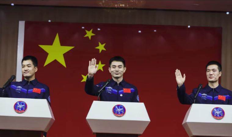 China sends astronauts to Chinese space station