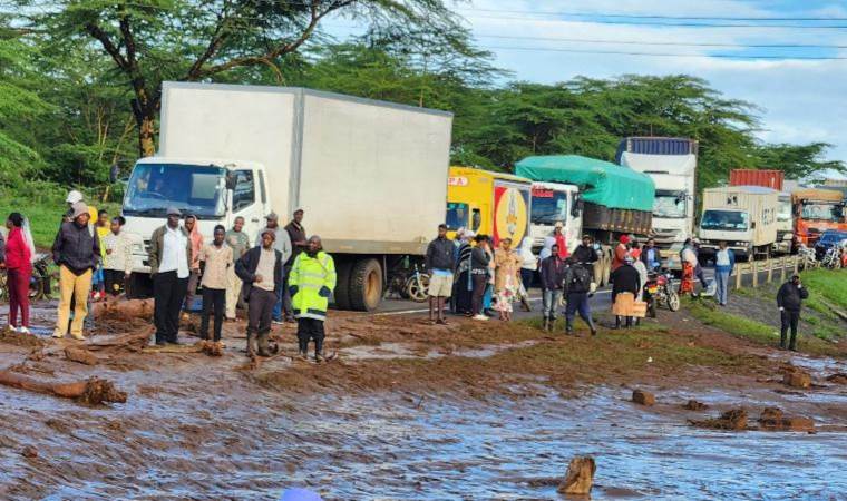 Floods kill at least 42 in central Kenya; toll may rise after dam bursts