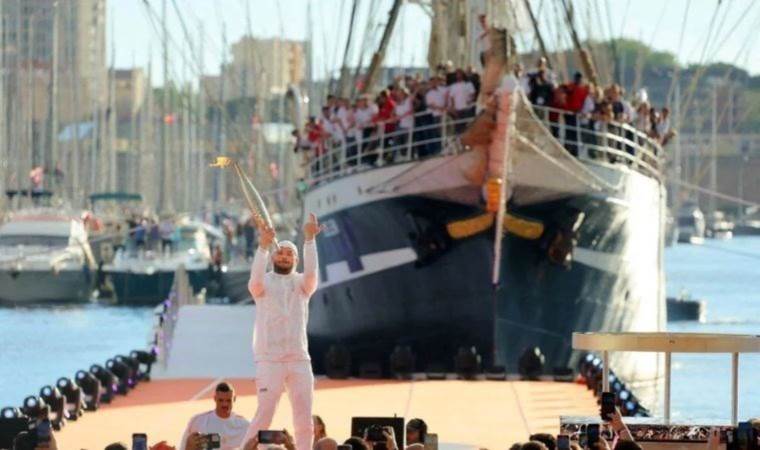 Olympics-Flame arrives in Marseille amid tight security