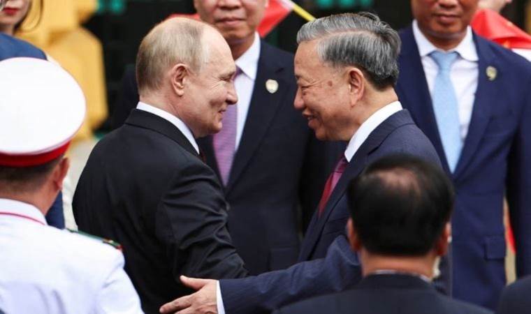 Putin in Vietnam calls for