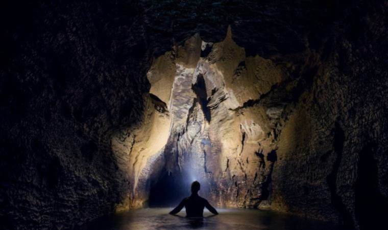 Rescuers search for 2 missing potholers in Spanish cave