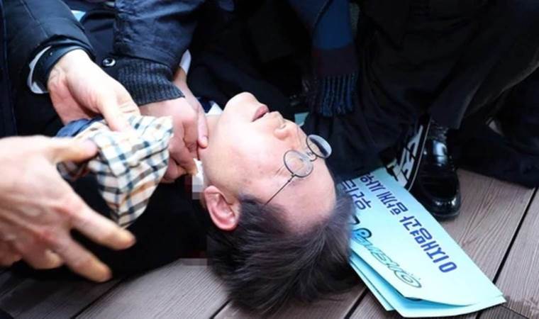Sentence for stabbing of South Korean opposition leader