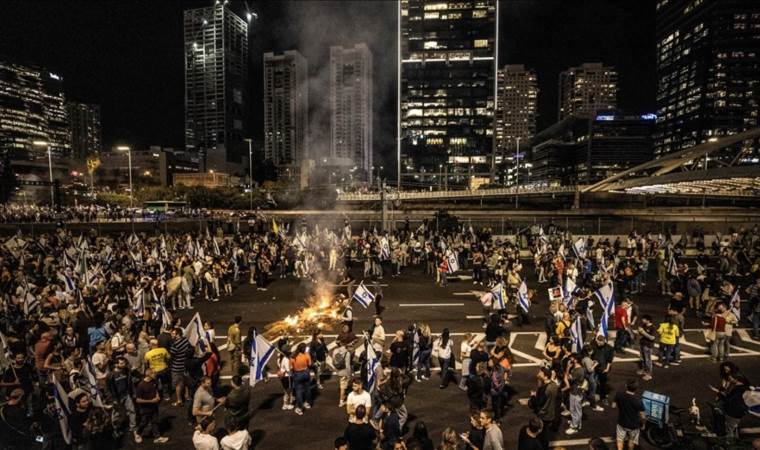 Israeli protesters block main Tel Aviv highway over lack of hostage deal