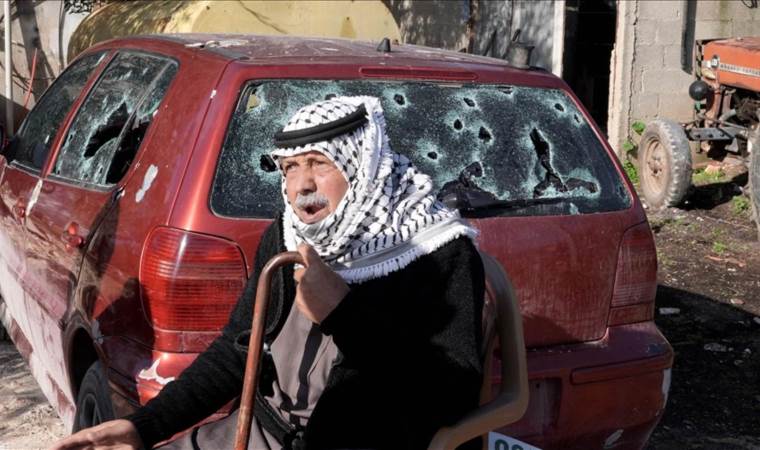 Israeli army sets fire to Palestinian homes in Jenin as assault continues for 3rd day