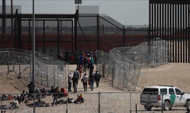 Trump orders 1,500 troops to secure US-Mexican border