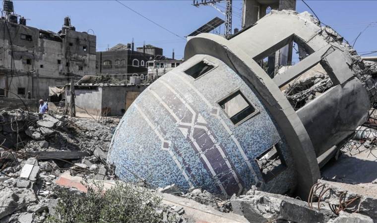 Israeli attacks damage nearly 1,000 mosques in Gaza, authorities say