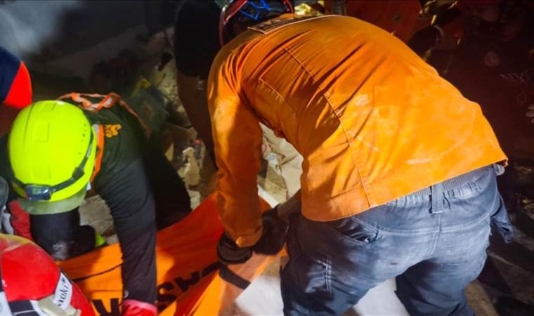 Indonesia battles to rescue trapped students at collapsed school building